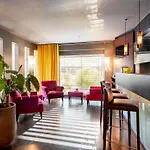 The New Yorker Boardinghouse