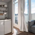 The New Yorker Boardinghouse